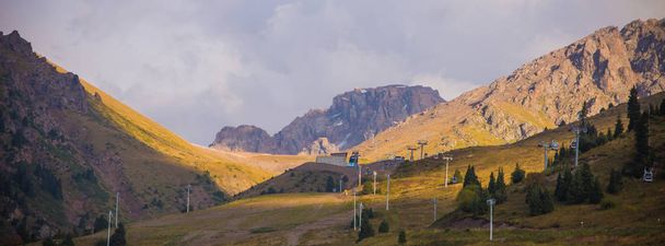 Montagne di Tien Shan Comprensorio sciistico di Shymbulak in estate, Almaty
, - Foto, immagini