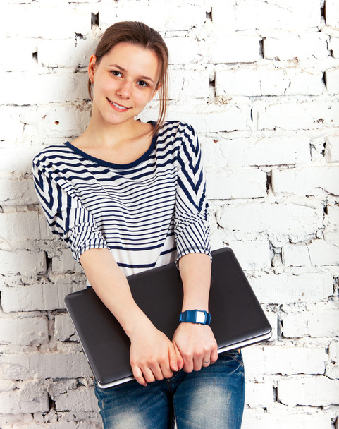 Teenager schoolgirl with laptop - Photo, Image