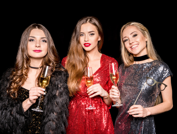 Women holding champagne glasses - Foto, afbeelding