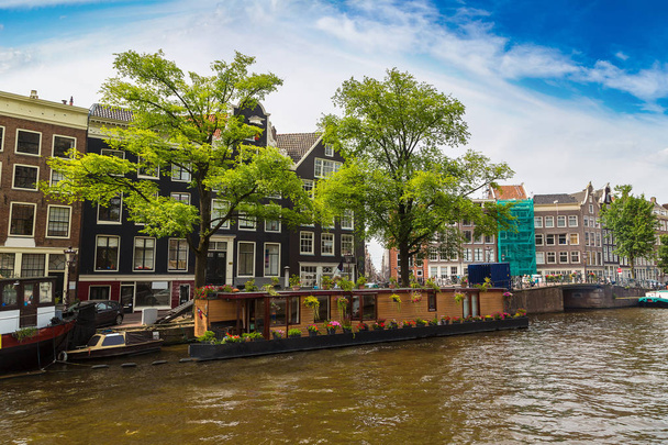näkymä kanavaan Amsterdamissa
 - Valokuva, kuva