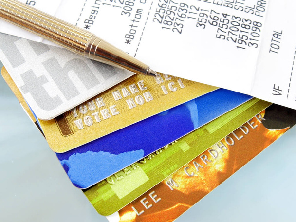 πιστωτικές κάρτες με στυλό - Φωτογραφία, εικόνα