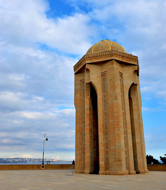 O memorial da Chama Eterna na pista dos Mártires, Baku
 - Foto, Imagem