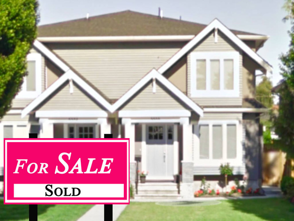 Продается дом на продажу знак недвижимости
 - Фото, изображение