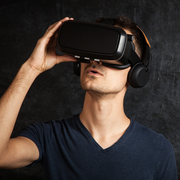 Man using VR goggles - Foto, Imagen