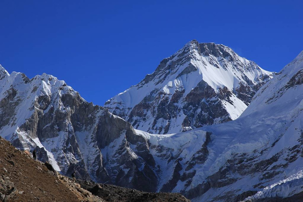 Monte Khumbutse, vista desde Kala Patthar
 - Foto, imagen