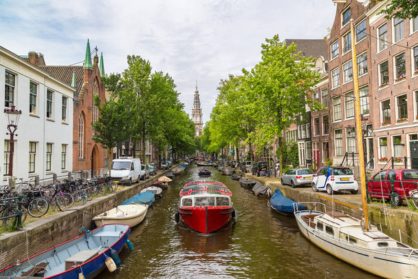 vista sobre el canal en Amsterdam
 - Foto, Imagen