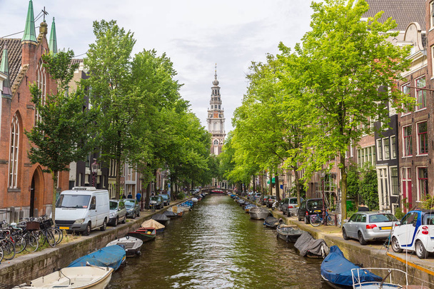 uitzicht op gracht in Amsterdam - Foto, afbeelding