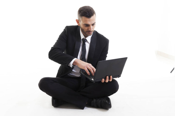 portrait of young businessman with laptop isolated on white back - Foto, Bild