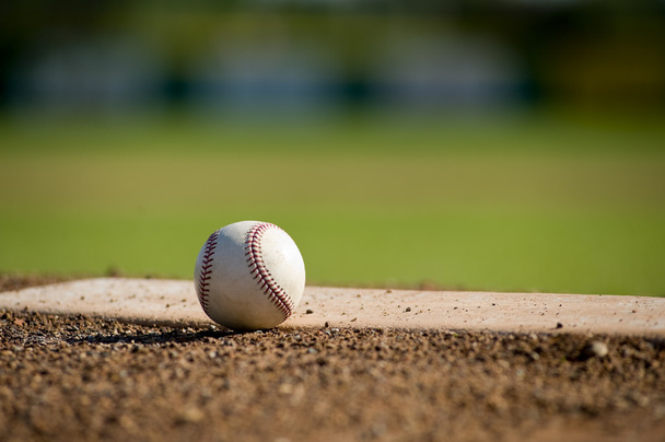 Baseball on Mound - Valokuva, kuva