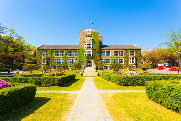 Universidad de Yonsei Sendero Sendero Principal Edificio H
 - Foto, Imagen