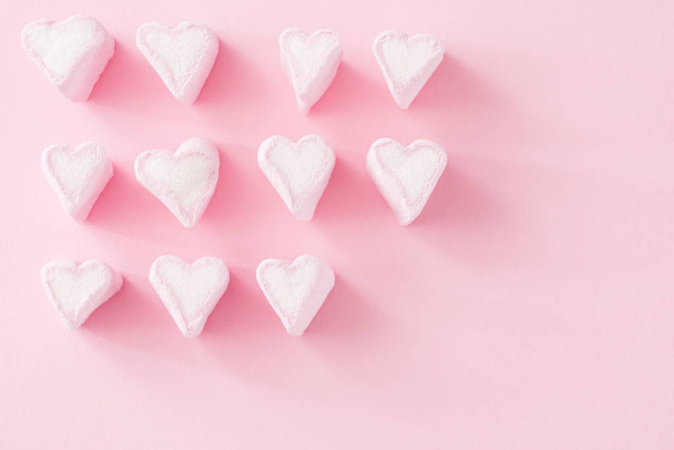 Heart shape marshmallows - Fotoğraf, Görsel