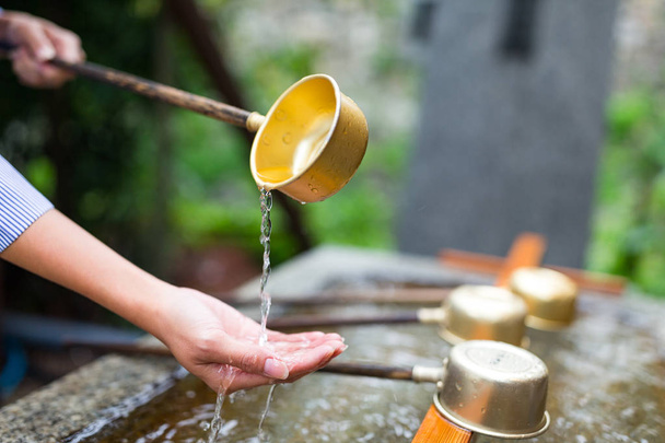 Su çeşme el yıkama kadın - Fotoğraf, Görsel