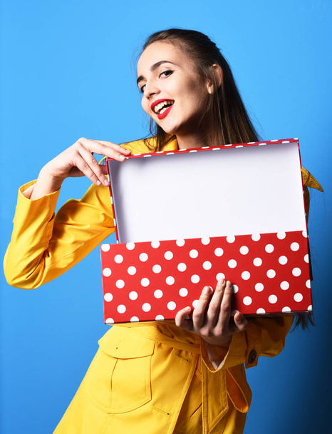 smiling colorful girl with present box - Фото, зображення
