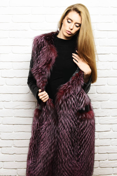 fashionable sexy woman in fur - Fotografie, Obrázek
