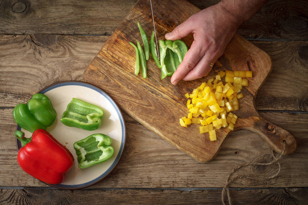 Sliced green pepper pizza on a cutting board - Fotografie, Obrázek