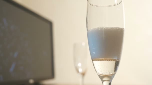 La espuma de champán en una copa
 - Metraje, vídeo