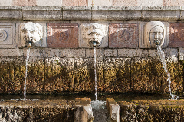 Fontaine de 99 cannelle - Aquila
 - Photo, image