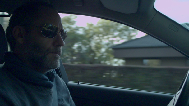 Mann fährt Auto - Filmmaterial, Video