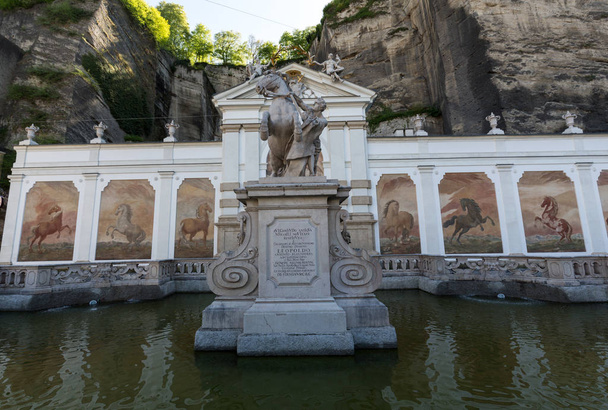 El baño de caballos en Salzburgo fue construido por el famoso arquitecto barroco Johann Bernhard Fischer von Erlach.Salzburgo, Austria
 - Foto, imagen