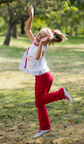 Kid jumping - Foto, Imagen