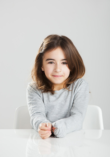 Little girl in a desk - Фото, изображение