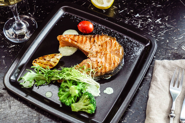 salmon steak on plate  - Fotoğraf, Görsel