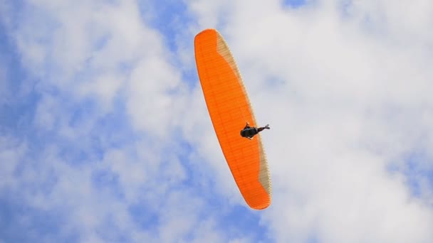 Paracaidista volando en el aire
 - Metraje, vídeo