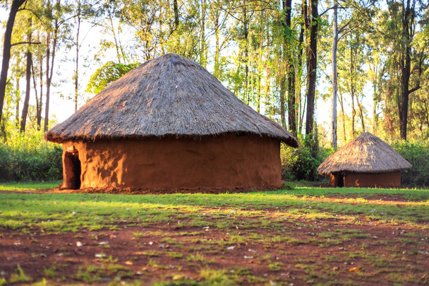 traditionelles Stammesdorf kenianischer Bevölkerung - Foto, Bild
