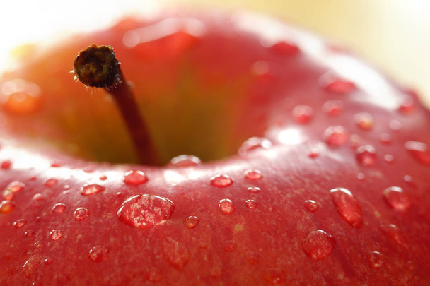 gotas de água close-up em uma maçã
 - Foto, Imagem
