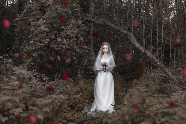 The image of the bride on Halloween night in the forest - Φωτογραφία, εικόνα