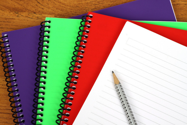 Красочные тетради и карандаш
 - Фото, изображение