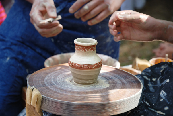 ręczne tworzenie ceramika garnczek - Zdjęcie, obraz