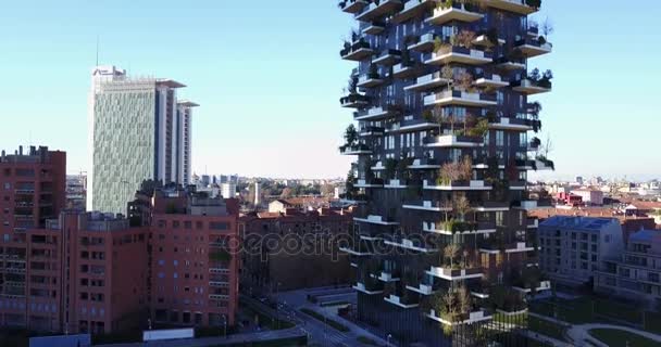 Aerial view of the center of Milan, panoramic view of the Vertical Forest, Milan, Porta Nuova residences and skyscrapers, Italy, - Imágenes, Vídeo