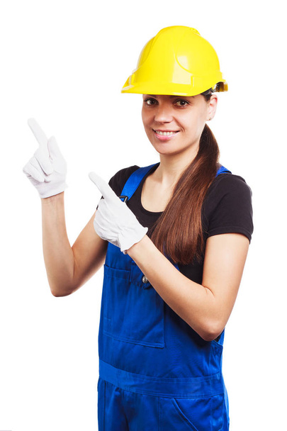 Bouwer van de vrouw in het uniform en bouw handschoenen - Foto, afbeelding