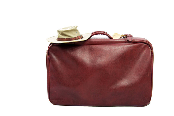 Vieille valise en cuir marron prête à voyager
 - Photo, image