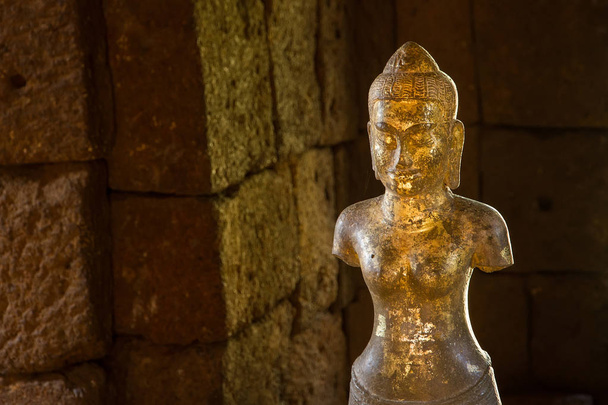 Statue des Gottes bodhisattva khmer Kunst in der alten thailändischen Burg oder pr - Foto, Bild