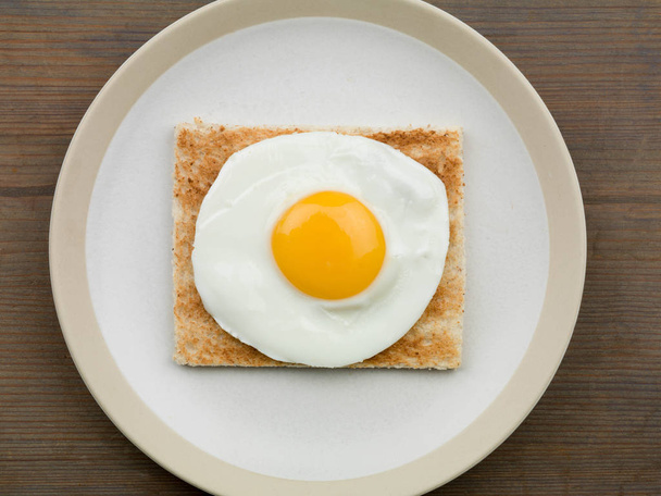 sült tojás pirítóssal - Fotó, kép