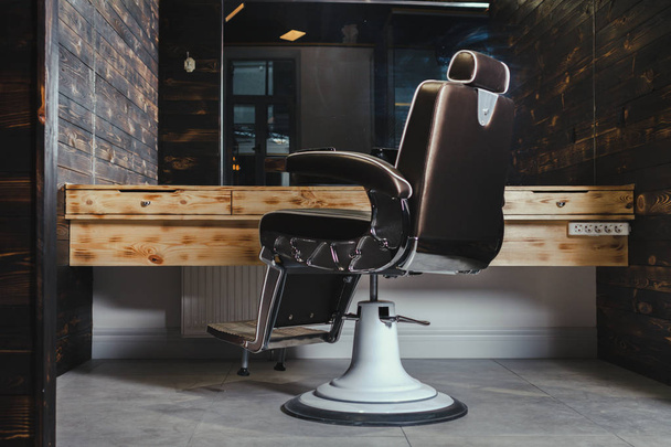 Stylish Vintage Barber Chair - Foto, afbeelding