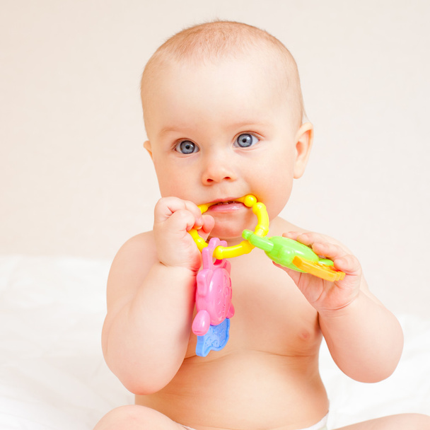 bébé avec les jouets de dentition - Photo, image