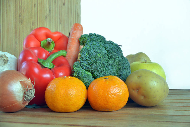 Composition with variety of fresh fruits and vegetables - Foto, immagini