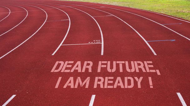 Motivationszitat auf Laufstrecke geschrieben: Liebe Zukunft, ich bin  - Foto, Bild