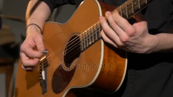 Houten, akoestische, klassieke gitaar spelen - Video