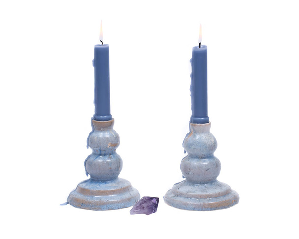 Синий керамический держатель свечи и голубая свеча
 - Фото, изображение