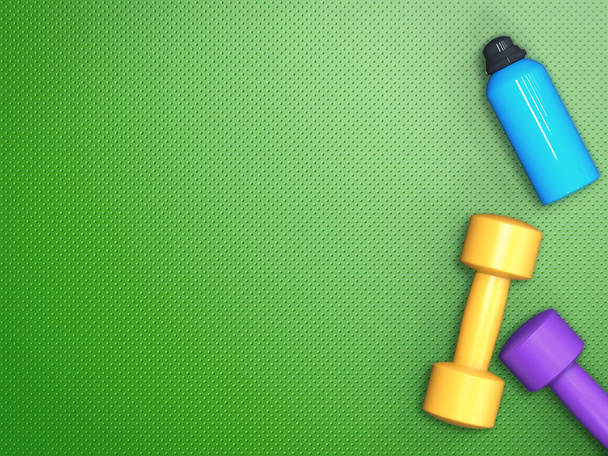 haltères colorées avec bouteille
 - Photo, image