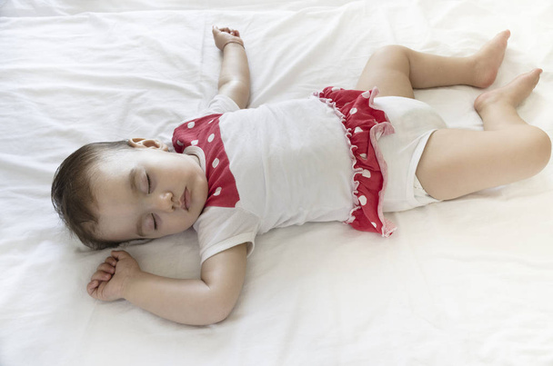 Klid spící dítě v poledne - Fotografie, Obrázek