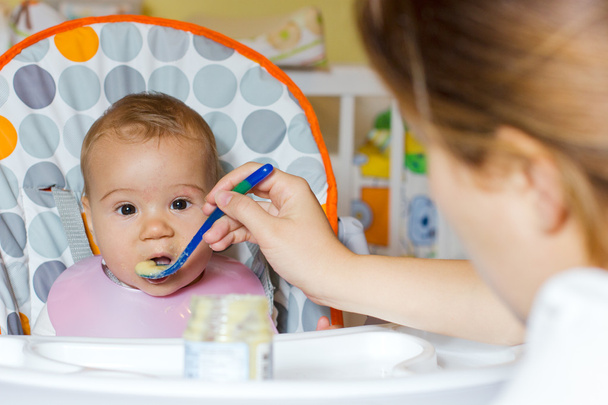 赤ちゃんの摂食 - 写真・画像