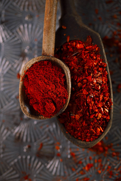 red hot chilli pepper flakes - 写真・画像
