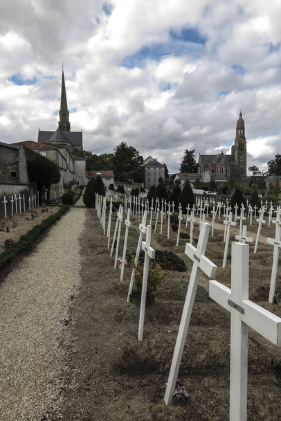 Bazilika St. Louis de Montfort hřbitov v Saint-Laurent - Fotografie, Obrázek
