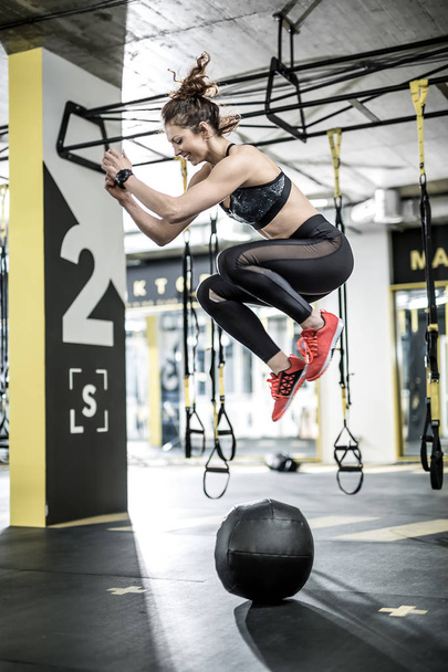 Jumping active woman in gym - Fotoğraf, Görsel