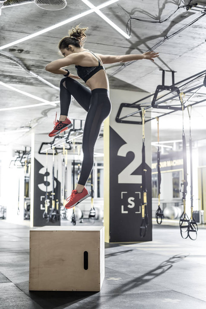 Jumping active woman in gym - Zdjęcie, obraz